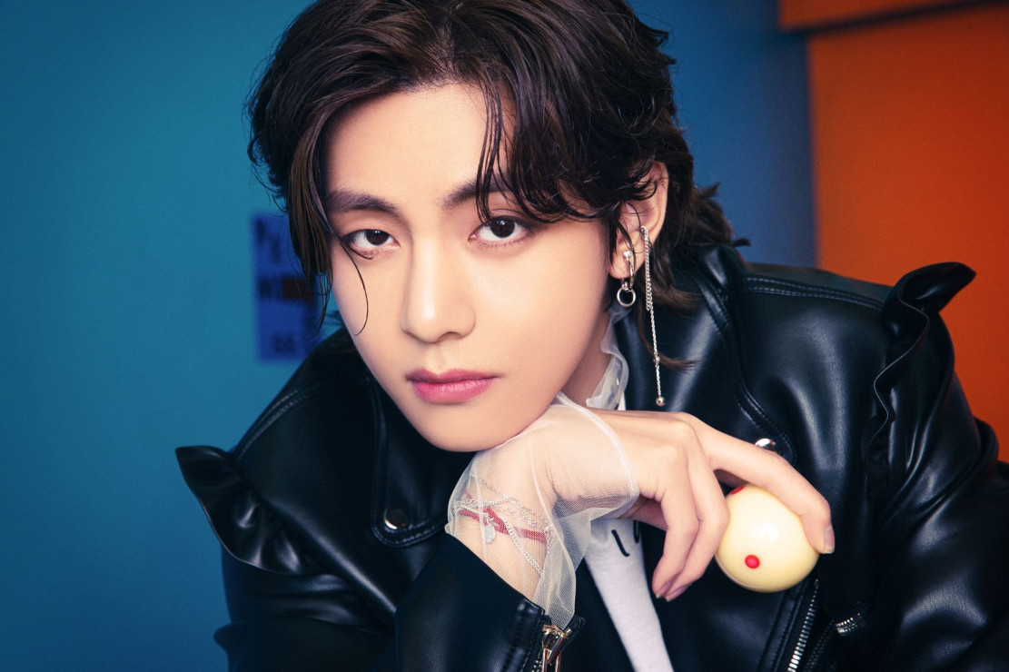 The Charismatic Vocalist: V BTS